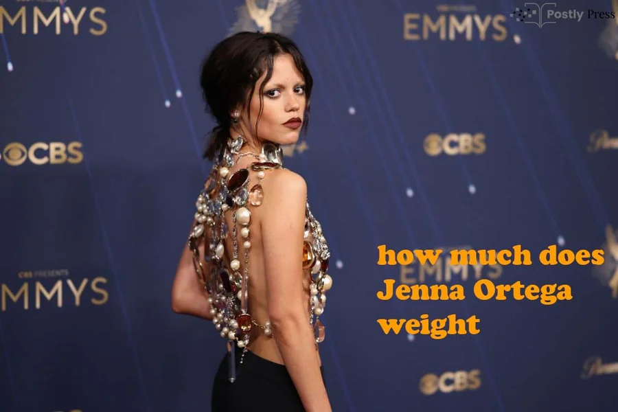 how much does Jenna Ortega weight