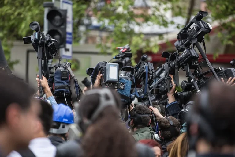 What Separates the Businesses Journalists Call From the Ones They Ignore